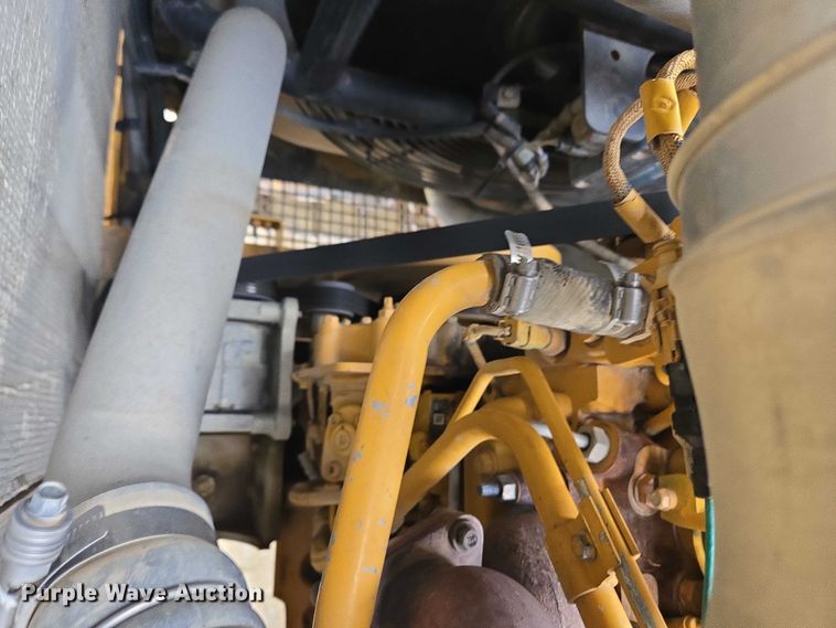 image for item EC4263 2013 John Deere 250G LC excavator