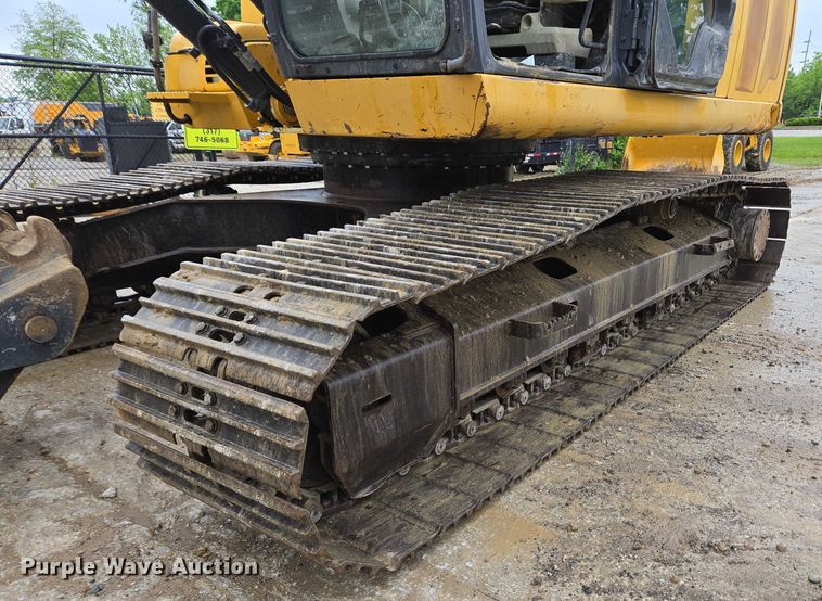 image for item EC4263 2013 John Deere 250G LC excavator