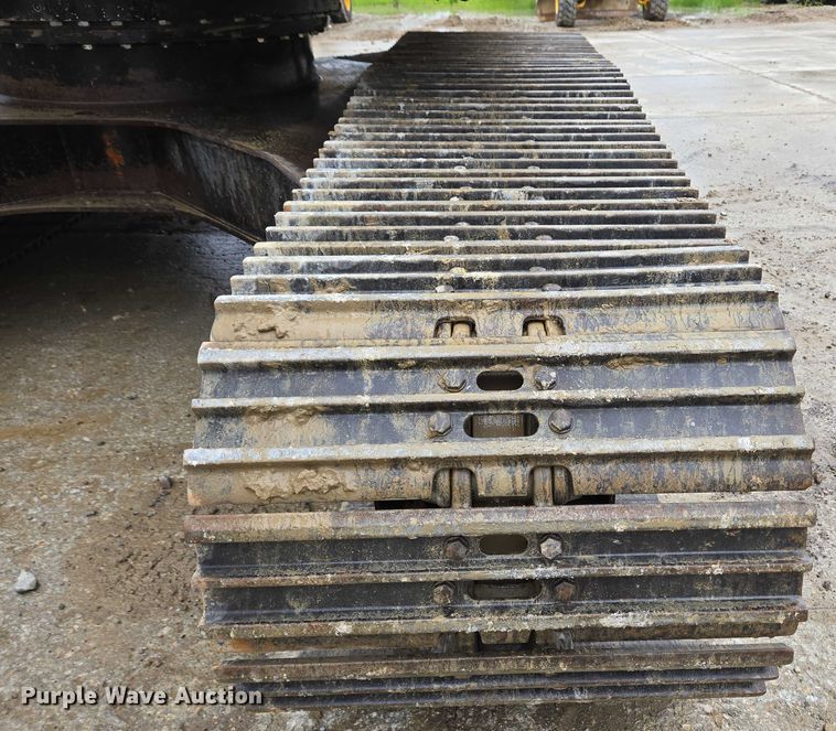 image for item EC4263 2013 John Deere 250G LC excavator