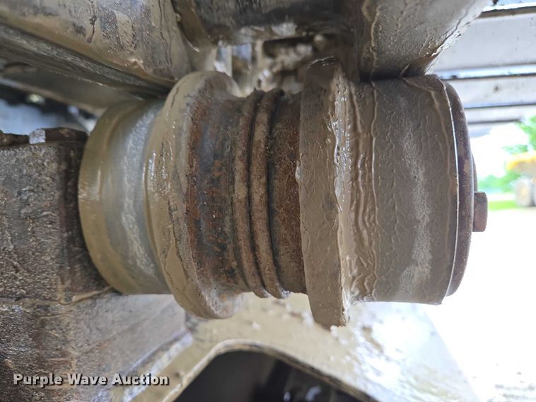 image for item EC4263 2013 John Deere 250G LC excavator