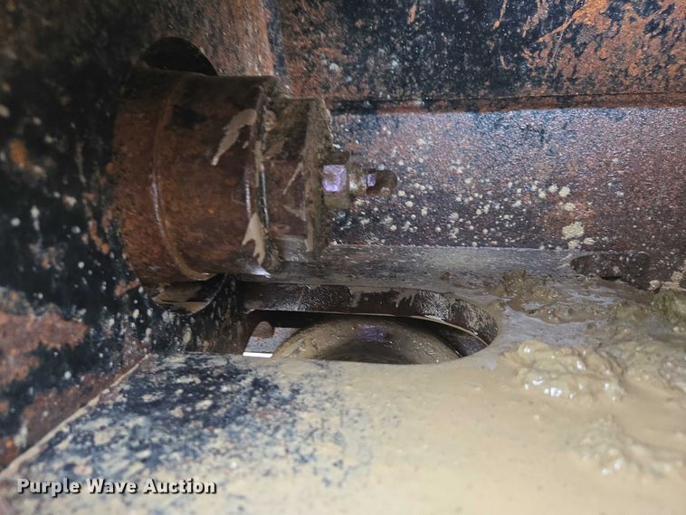 image for item EC4263 2013 John Deere 250G LC excavator