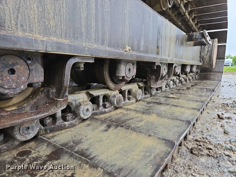 image for item EC4263 2013 John Deere 250G LC excavator