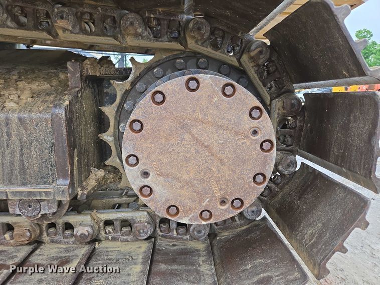 image for item EC4263 2013 John Deere 250G LC excavator