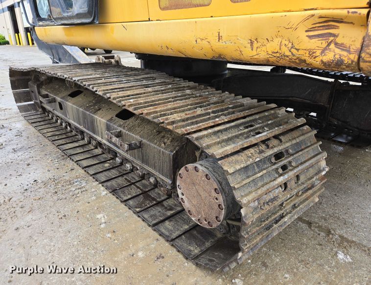 image for item EC4263 2013 John Deere 250G LC excavator