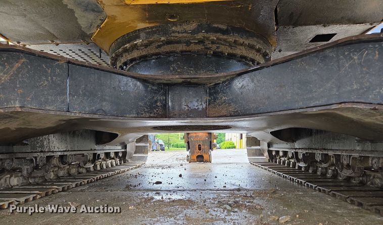 image for item EC4263 2013 John Deere 250G LC excavator