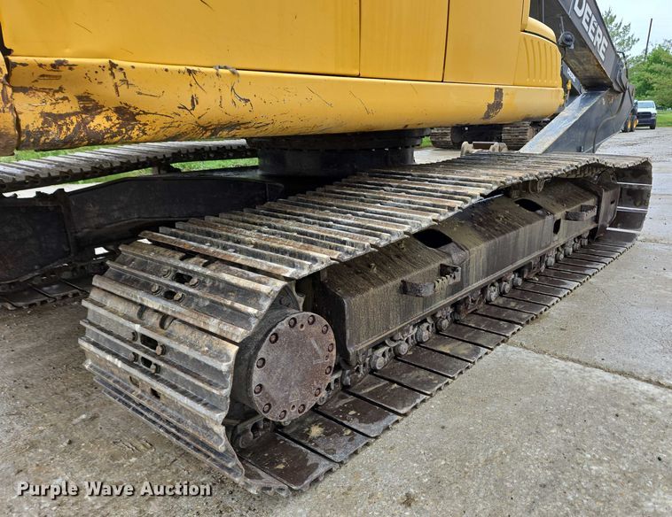 image for item EC4263 2013 John Deere 250G LC excavator