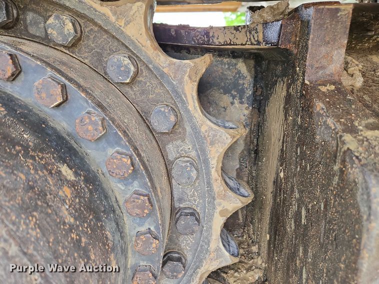 image for item EC4263 2013 John Deere 250G LC excavator