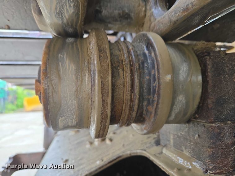 image for item EC4263 2013 John Deere 250G LC excavator