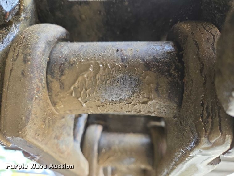 image for item EC4263 2013 John Deere 250G LC excavator