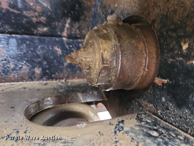 image for item EC4263 2013 John Deere 250G LC excavator