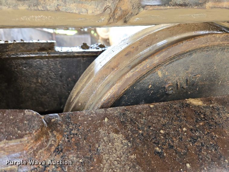 image for item EC4263 2013 John Deere 250G LC excavator