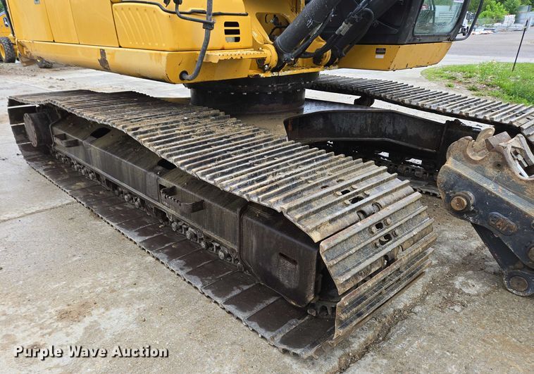 image for item EC4263 2013 John Deere 250G LC excavator