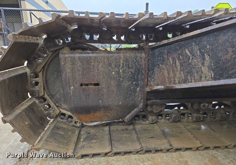 image for item EC4263 2013 John Deere 250G LC excavator