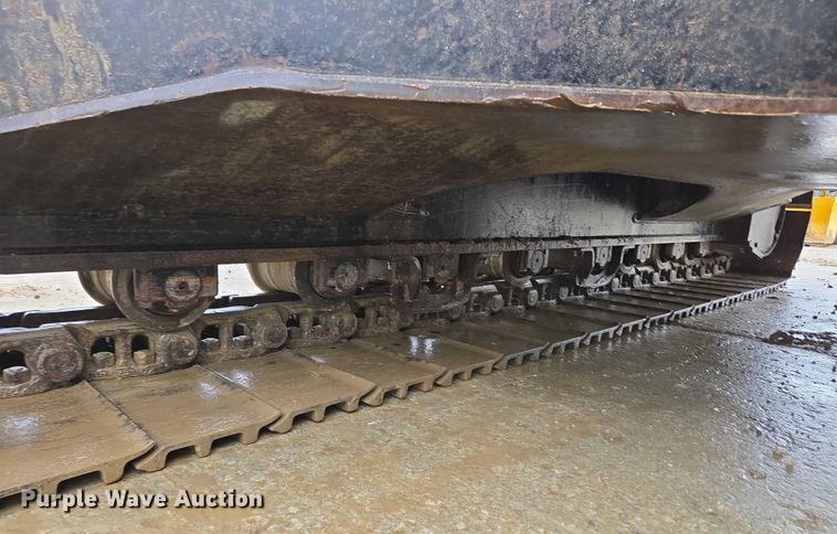 image for item EC4263 2013 John Deere 250G LC excavator