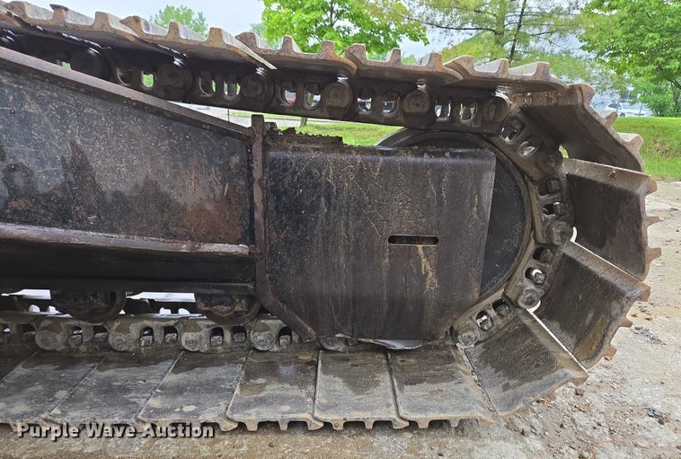 image for item EC4263 2013 John Deere 250G LC excavator