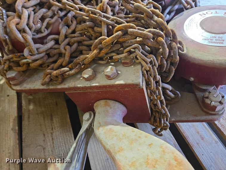 image for item EC4264 Chain hoist