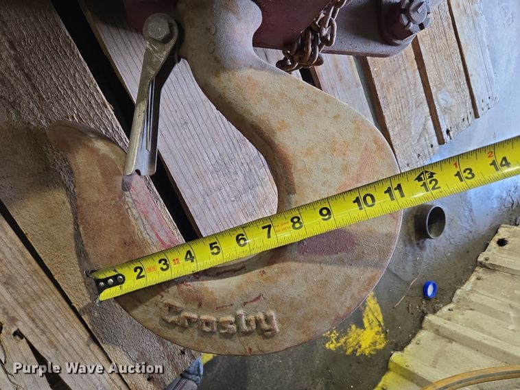 image for item EC4264 Chain hoist