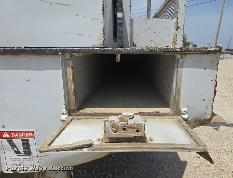 image for item ED1992 2016 Ford F550 Super Duty XL bucket truck