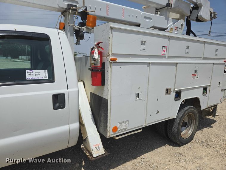 image for item ED1992 2016 Ford F550 Super Duty XL bucket truck