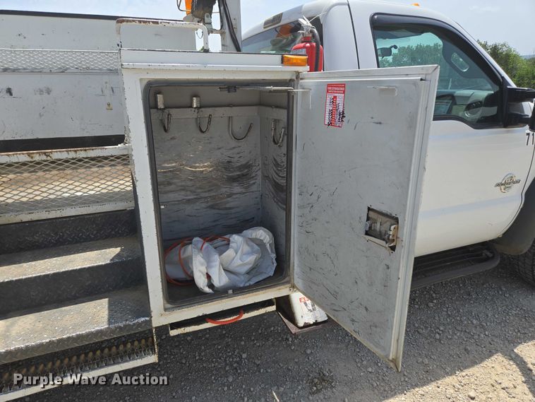 image for item ED1992 2016 Ford F550 Super Duty XL bucket truck