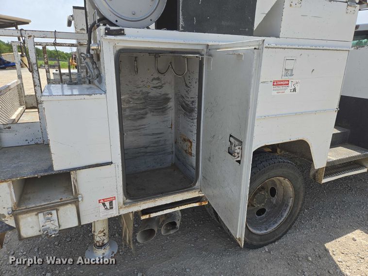 image for item ED1992 2016 Ford F550 Super Duty XL bucket truck