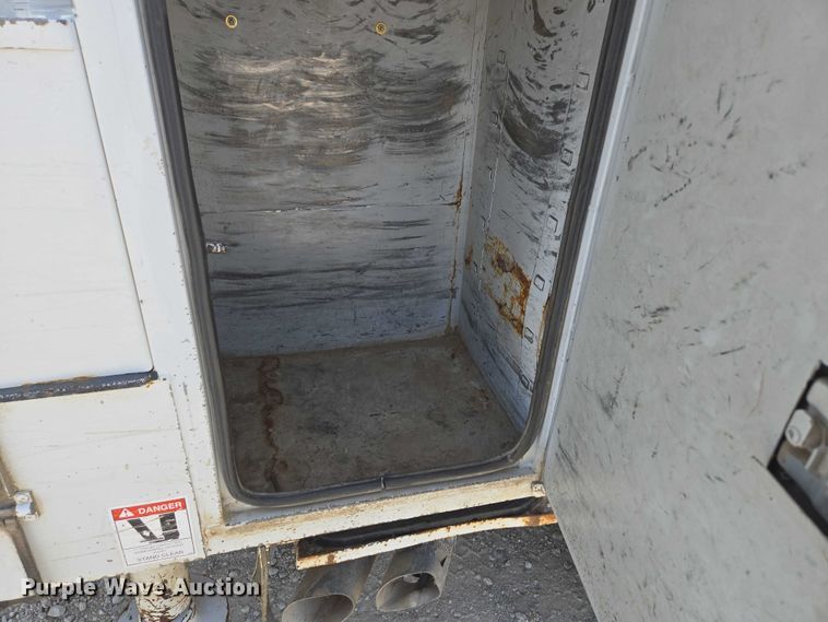 image for item ED1992 2016 Ford F550 Super Duty XL bucket truck