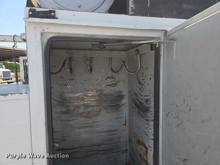 image for item ED1992 2016 Ford F550 Super Duty XL bucket truck