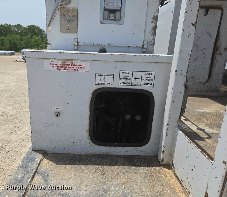 image for item ED1992 2016 Ford F550 Super Duty XL bucket truck