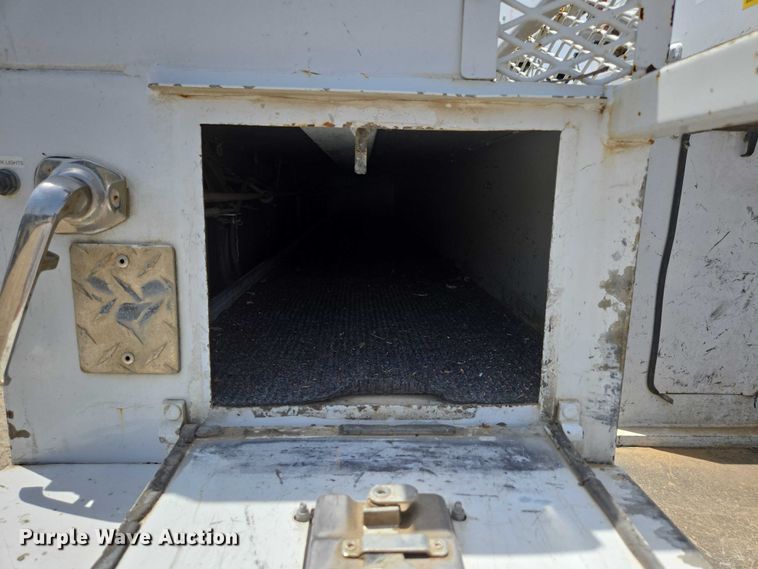 image for item ED1992 2016 Ford F550 Super Duty XL bucket truck