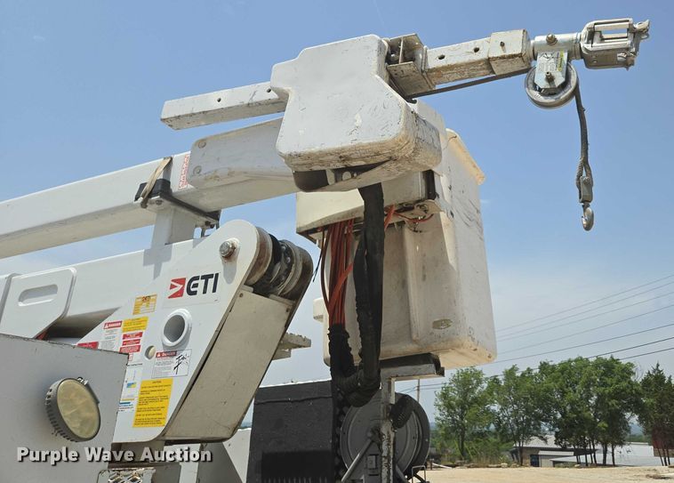 image for item ED1992 2016 Ford F550 Super Duty XL bucket truck