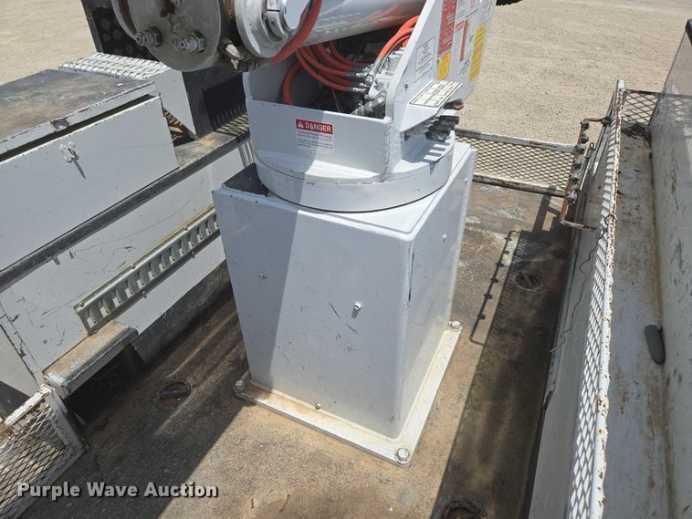 image for item ED1992 2016 Ford F550 Super Duty XL bucket truck