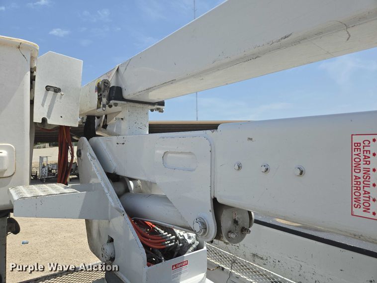 image for item ED1992 2016 Ford F550 Super Duty XL bucket truck