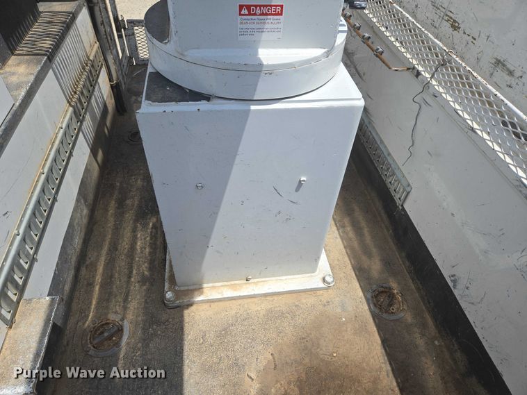 image for item ED1992 2016 Ford F550 Super Duty XL bucket truck