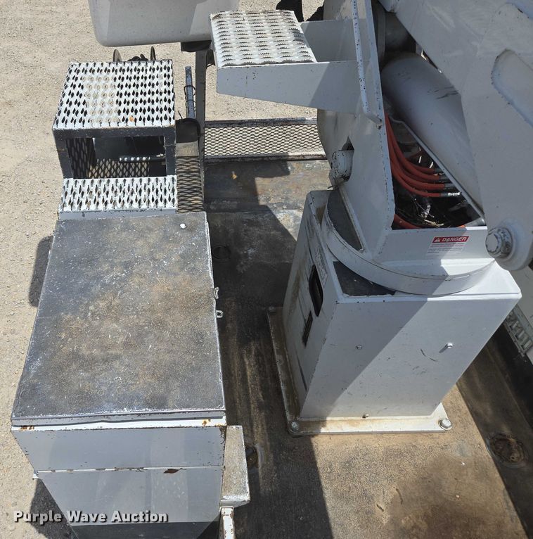 image for item ED1992 2016 Ford F550 Super Duty XL bucket truck