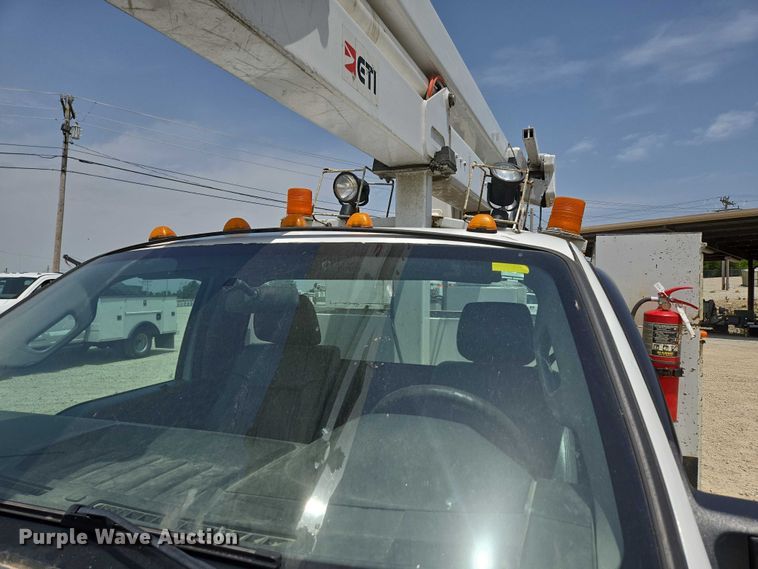 image for item ED1992 2016 Ford F550 Super Duty XL bucket truck