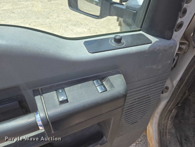 image for item ED1992 2016 Ford F550 Super Duty XL bucket truck