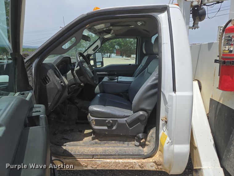 image for item ED1992 2016 Ford F550 Super Duty XL bucket truck