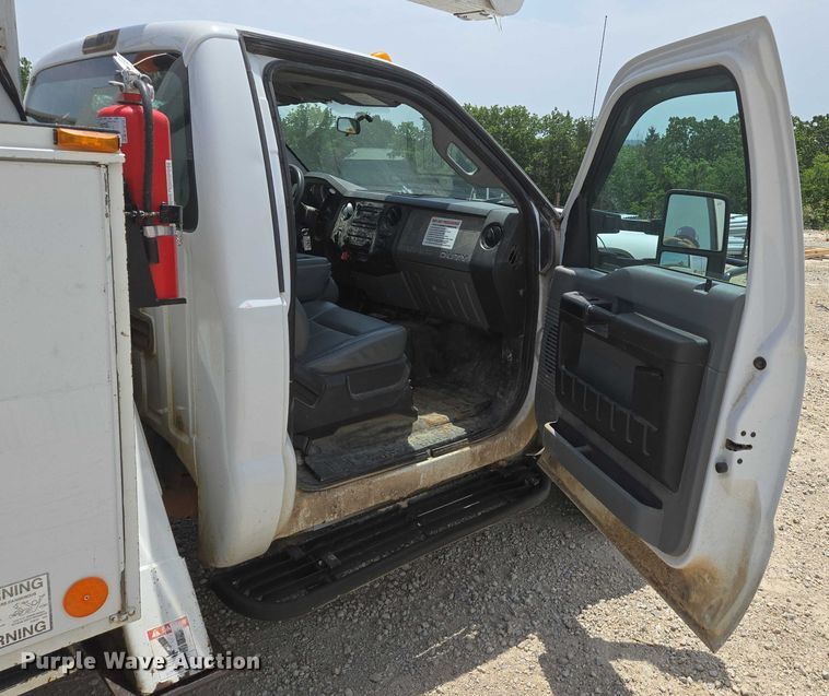 image for item ED1992 2016 Ford F550 Super Duty XL bucket truck