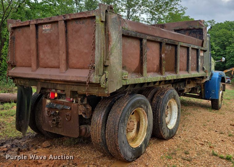 image for item ED1994 1989 Freightliner FLD120 dump truck