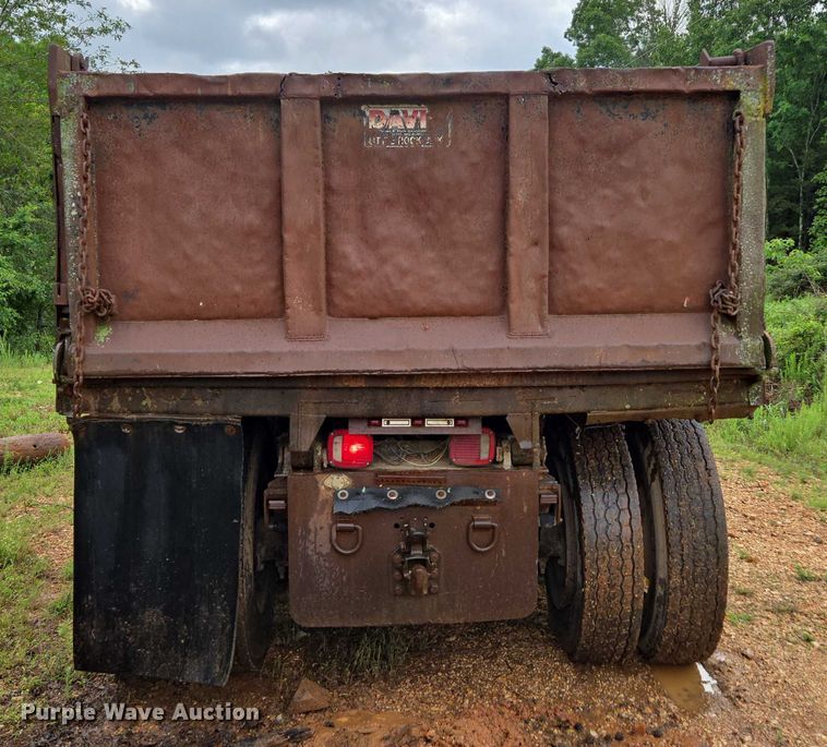 image for item ED1994 1989 Freightliner FLD120 dump truck