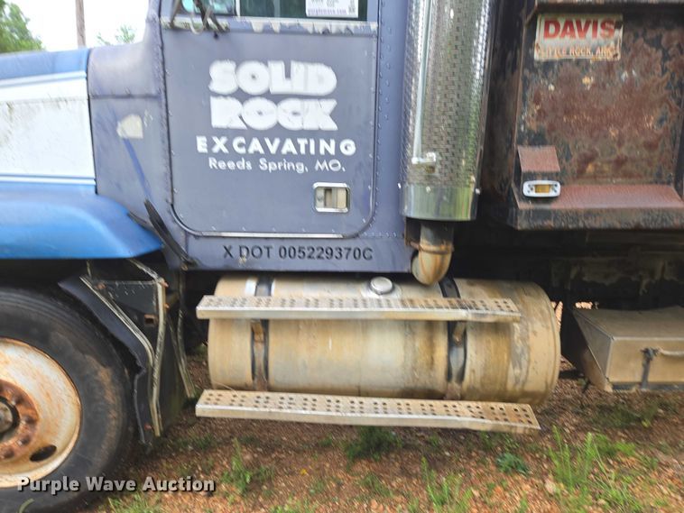 image for item ED1994 1989 Freightliner FLD120 dump truck