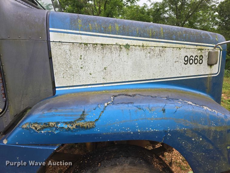 image for item ED1994 1989 Freightliner FLD120 dump truck