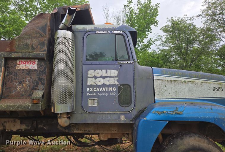 image for item ED1994 1989 Freightliner FLD120 dump truck