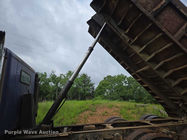 image for item ED1994 1989 Freightliner FLD120 dump truck