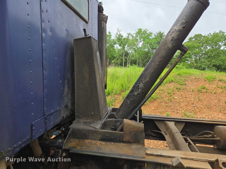 image for item ED1994 1989 Freightliner FLD120 dump truck