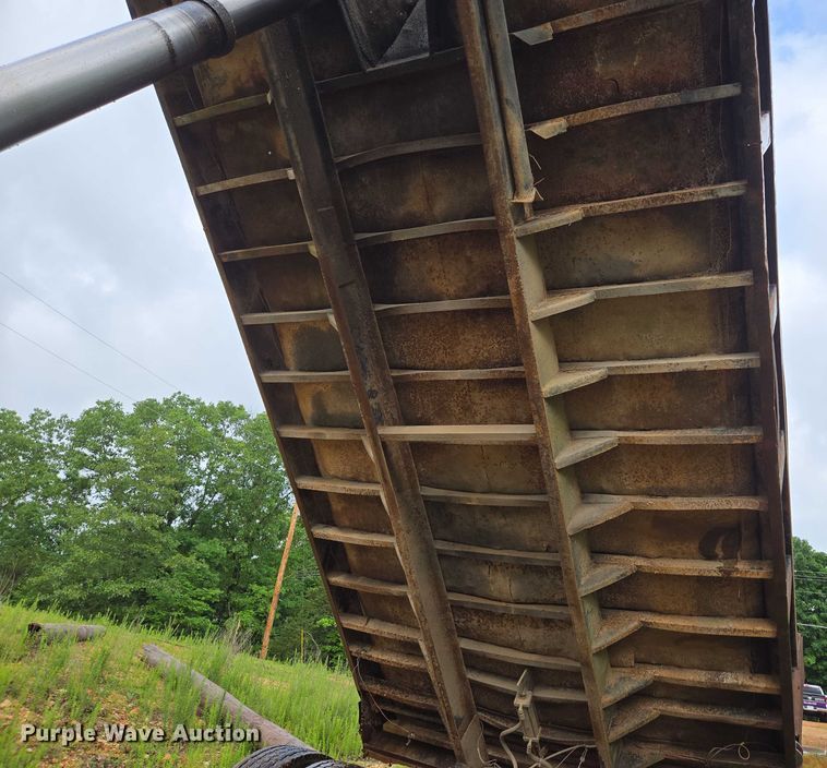 image for item ED1994 1989 Freightliner FLD120 dump truck