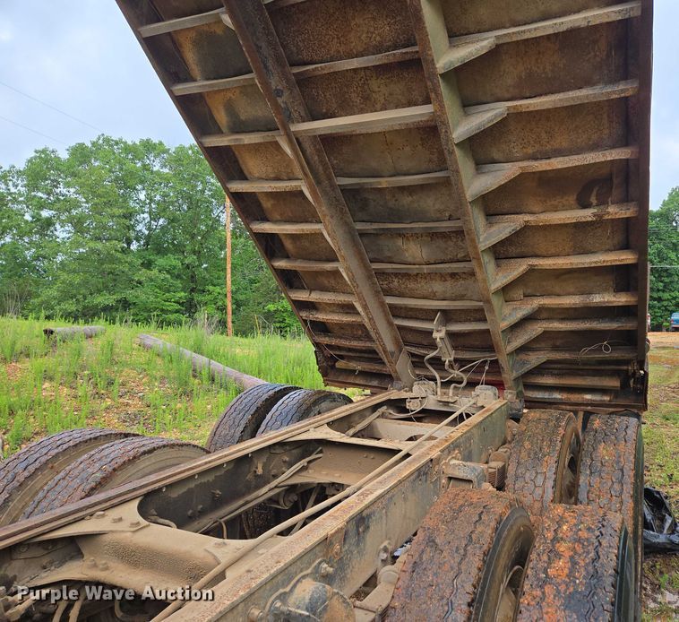 image for item ED1994 1989 Freightliner FLD120 dump truck