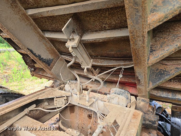 image for item ED1994 1989 Freightliner FLD120 dump truck