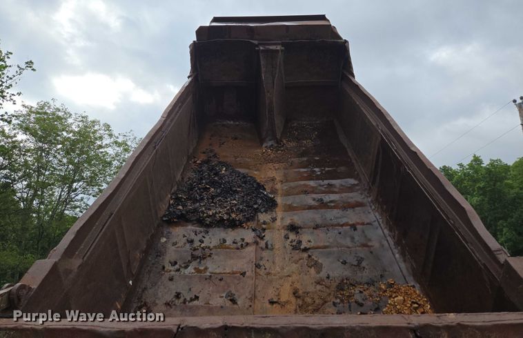 image for item ED1994 1989 Freightliner FLD120 dump truck