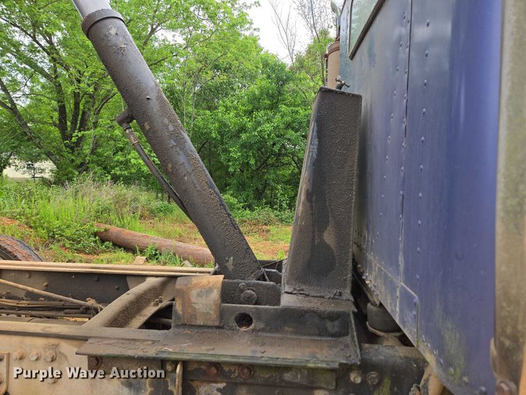 image for item ED1994 1989 Freightliner FLD120 dump truck